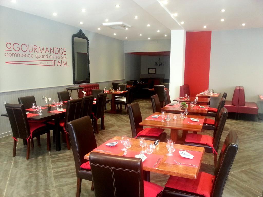 Hotel-Restaurant Des Voyageurs Le Cheylard Luaran gambar
