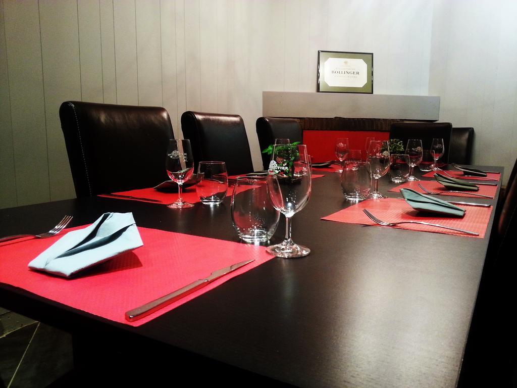 Hotel-Restaurant Des Voyageurs Le Cheylard Luaran gambar